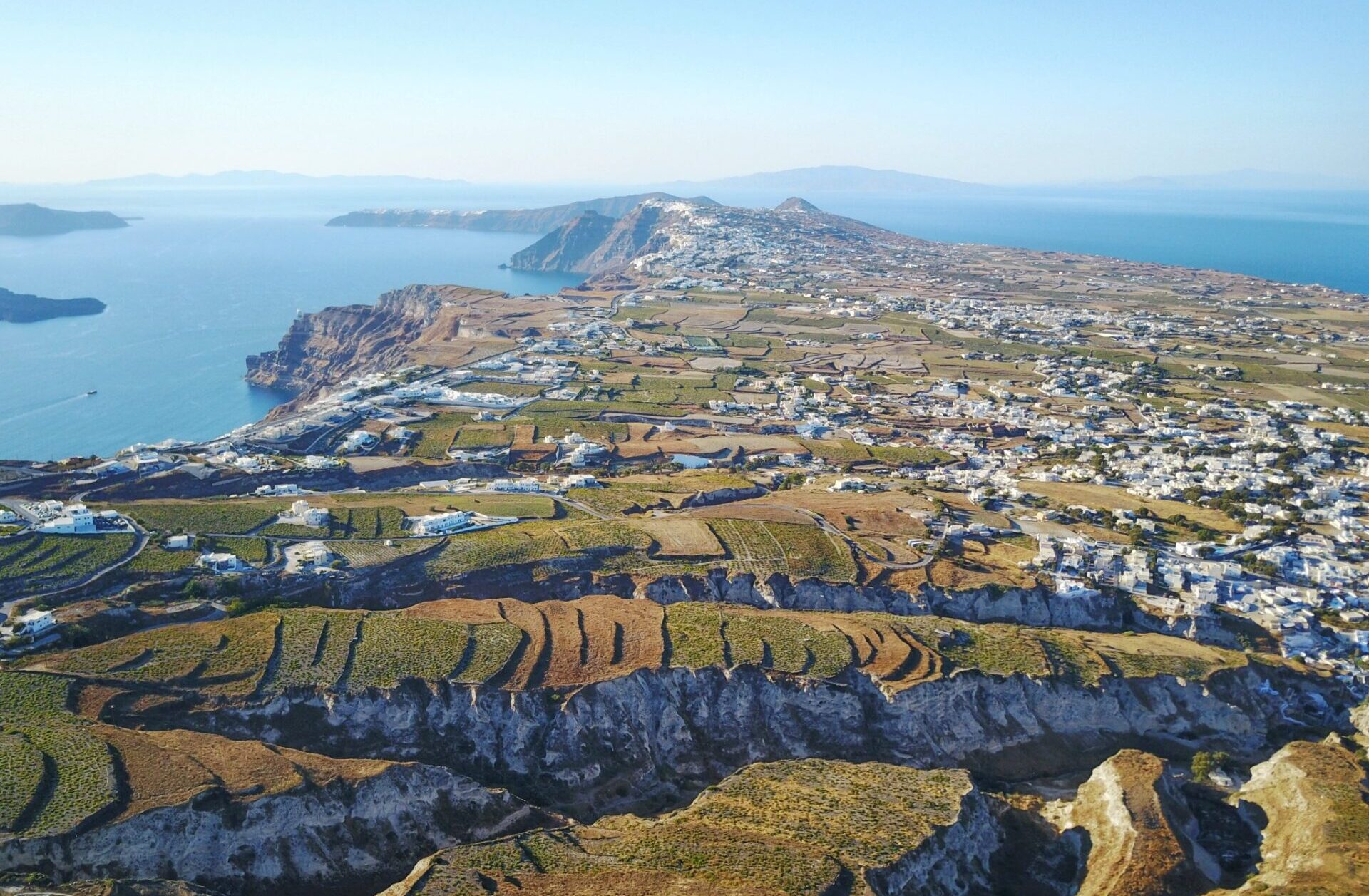 Το Δίκτυο Μπλε Δήμων αναδεικνύει το πρόβλημα της ασύμμετρης αύξησης της υπερδόμησης στις Κυκλάδες